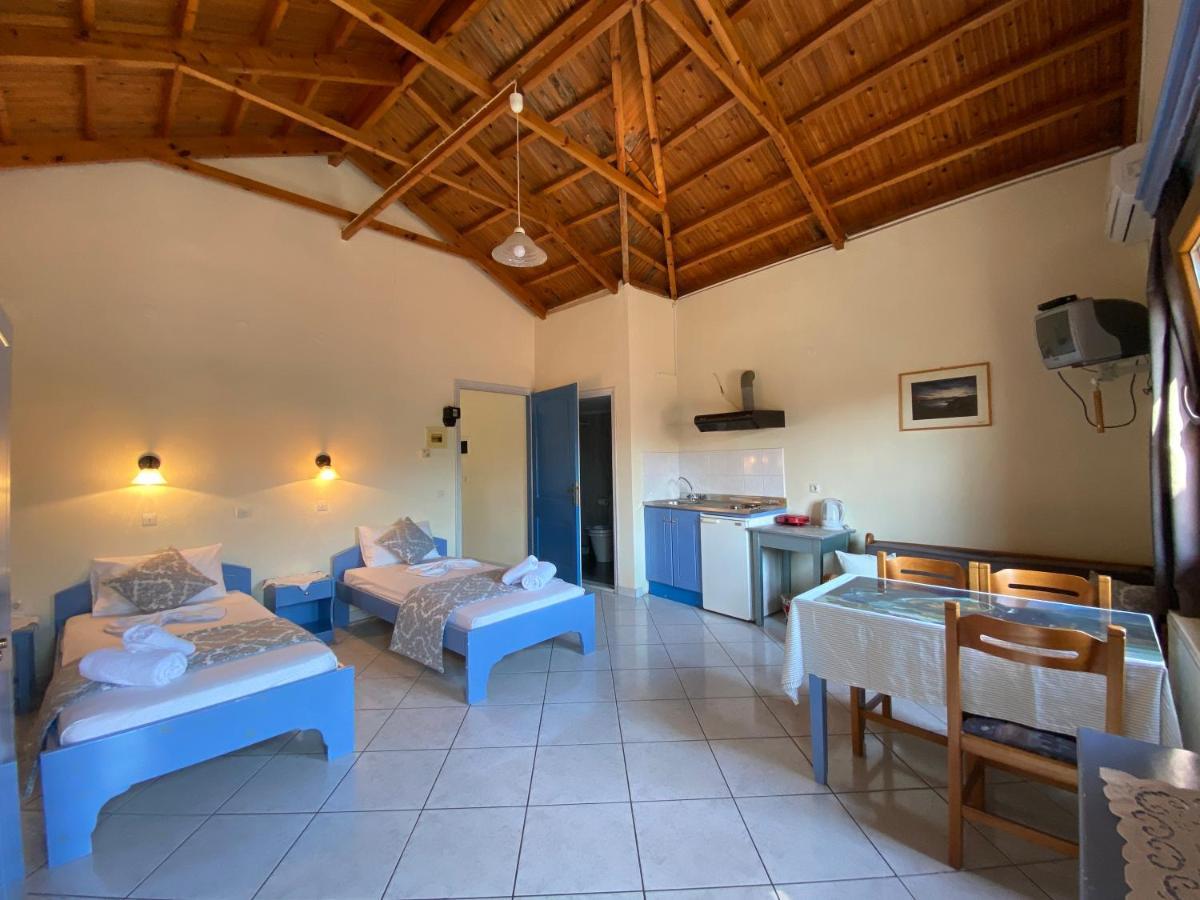 Roxani Studios-apartments *